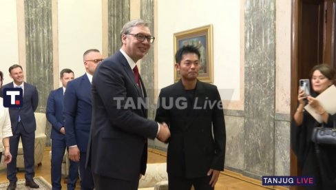 ВУЧИЋ СА ЛИН ДАНОМ: Председник угостио највећег бадминтон играча свих времена (ВИДЕО)