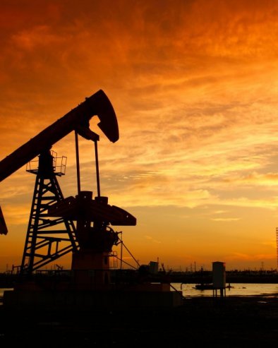 КАКАВ ПЕХ: Опрема за производњу нафте пала у море
