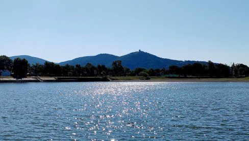 ODBOJKA POD REFLEKTORIMA: Novi sadržaji na Gradskom jezeru u Vršcu do početka kupališne sezone