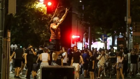 GDE SU SADA BLOKADERI I NJIHOVA PEVAČICA? Sud u Splitu nije odredio pritvor ustašama koje su planirale napad na srpske radnike na Hvaru