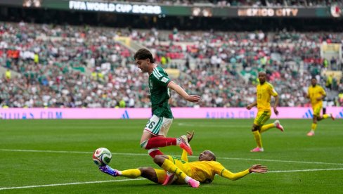 PRENOS, MEKSIKO - JUŽNA AFRIKA: Kakav meč, gol, stativa, crveni karton, svega ima
