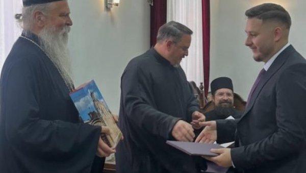 СВЕЧАНОСТ У ПРИЗРЕНСКОЈ БОГОСЛОВИЈИ: Уручене дипломе свршеним богословима