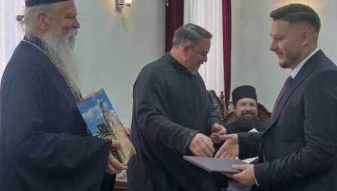 SVEČANOST U PRIZRENSKOJ BOGOSLOVIJI: Uručene diplome svršenim bogoslovima