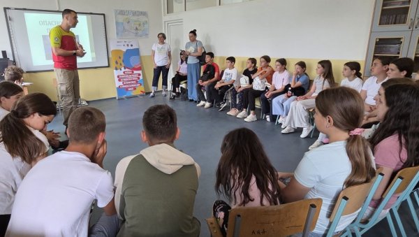СПРЕМНИЈИ ЗА ИЗАЗОВЕ ПРИРОДЕ: Едукција основаца гледићког краја о ванредним ситуацијама (ФОТО)