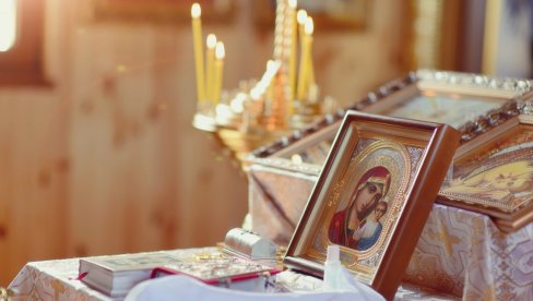 НА КОЈ ЗИД У КУЋИ ТРЕБА ОКАЧИТИ ИКОНУ? Постоје два правила