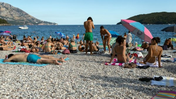 ОДМАРАЊЕ БЕЗ ТРОШКА: На овим плажама на Јадрану су бесплатне лежаљке