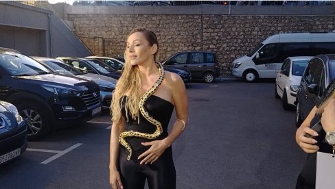 U STILU DEVEDESETIH: Anabela Atijas zasijala pred koncert na Tašu (FOTO)