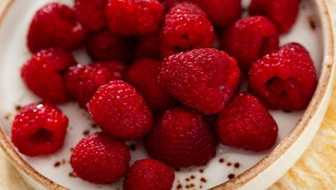 TREBA LI PRATI MALINE? Kako ih očistiti, a da se ne zgnječe