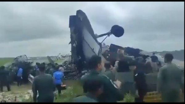 ХАОС У ВОЈНОЈ БАЗИ: Авион ратног ваздухопловства у пламену (ВИДЕО)
