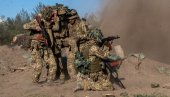 УКРАЈИНЦИ СЕ ОБЛАЧЕ У ЦИВИЛЕ ДА ПОБЕГНУ ИЗ КРАСНОГ ЛИМАНА Руски командант открио: Не вреди им, препознајемо их по ходу и одмах елиминишемо