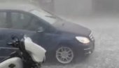 NEVREME VEĆ PRAVI HAOS U SRBIJI: Ulice pod vodom, grad tuče Vojvodinu, a ovaj strašan oblak hrli direktno ka Beogradu (FOTO/VIDEO)