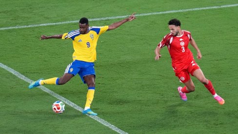 LIVERPUL NA KRILIMA ISAKA PREKIDA POST: Traktor bojsi koriste pukotine u odbrani redsa