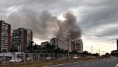 VELIKI POŽAR NA NOVOM BEOGRADU:  Gori tržni centar „Enjub“ - brojni vatrogasci se bore sa vatrenom stihijom (FOTO/VIDEO)