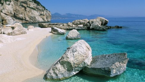 OD KRAĐE PESKA DO VIZA ZA PEŠKIRE: Mere protiv masovnog turizma izazvale bes