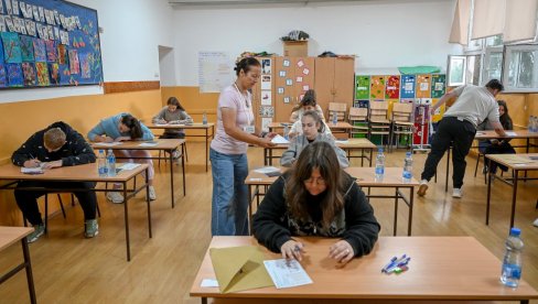 PREOKRET PRED NOVU ŠKOLSKU GODINU: Đaci će ipak imati dva izborna predmeta, školama stigao novi mejl