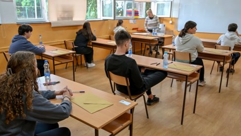 TREĆI DAN MALE MATURE: Osmaci polažu test iz jenog od pet izabranih predmeta
