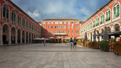 SRAMNA ODLUKA SUDA U SPLITU: Hvratski huligani hteli da linčuju Srbe, pušteni na slobodu