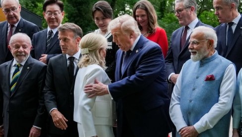 БРИЖИТ МАКРОН И ДОНАЛД ТРАМП ОПЕТ У ЦЕНТРУ ПАЖЊЕ: О овом снимку сви причају (ВИДЕО)