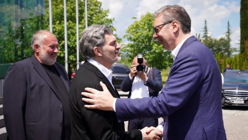 ВЕЛИКА ЧАСТ ЗА ВУЧИЋА НА КРАЈУ ПОСЕТЕ ГРУЗИЈИ: На аеродром га лично испратио председник Кавелашвили