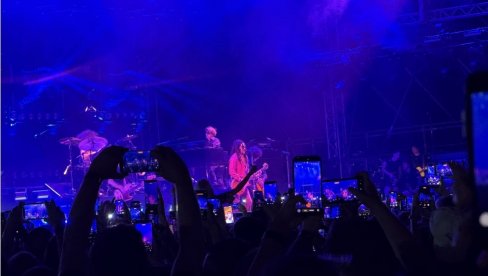 SPEKTAKL SVETSKE ROK ZVEZDE NA BEOGRADSKOM UŠĆU: Koncert Lenija Kravica Srbija će zauvek pamtiti (FOTO)