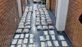 НОВОСАДСКА ПОЛИЦИЈА ЗАПЛЕНИЛА ВИШЕ ОД 100 КИЛОГРАМА НАРКОТИКА: Ухапшени Београђани Г.Ж. (40) и Ј.Б. (42)  осумњичени за трговину дрогомм