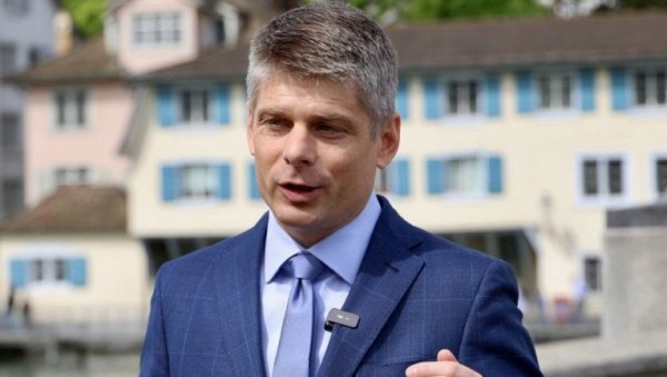 ФРАНЦУЗ ИЗ ВЛАДЕ СРБИЈЕ УПОЗОРИО ЕВРОПУ: Срби на КиМ страдају због вере, губитак српских светиња је и губитак за вас (ВИДЕО)