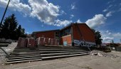 LETNJI RASPUST U SMEDEREVU KORISTE ZA ADAPTACIJU ŠKOLA: Novi krov u Ekonomskoj školi