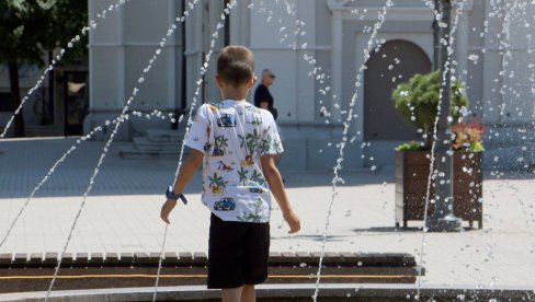 HITNO SE OGLASILO MINISTARSTVO ZDRAVLJA ZBOG VRUĆINA: Poštujte ovo za vaše dobro
