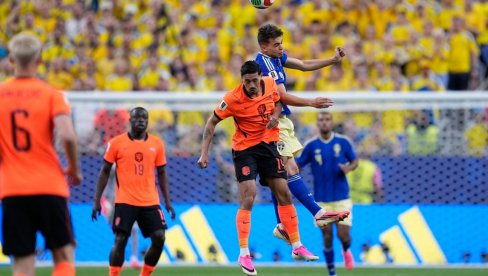 ПРЕНОС, ТУНИС - ХОЛАНДИЈА: Орање за прво место, Африканци за част
