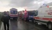 MINIBUS PUN TURISTA IZLETEO SA PUTA, BROJE SE MRTVI: Jeziv snimak sa lica mesta, stravičan udes u Turskoj