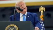 БИЋЕ ОКО 41 СТЕПЕН И ОДРЖАЋУ  ДУГ ГОВОР, САМО ДА ПОКАЖЕМ ДА МОГУ СВЕ Трамп отвара прославу 250. рођендана САД, историјско место (ФОТО)
