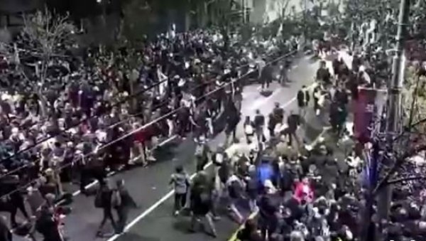 ФАБИКОВАНА ПРИЧА ЗВУЧНИ ТОП: Лаж која је служила блокадерима за изазивање нереда на улицама и подстрекивање на грађански рат