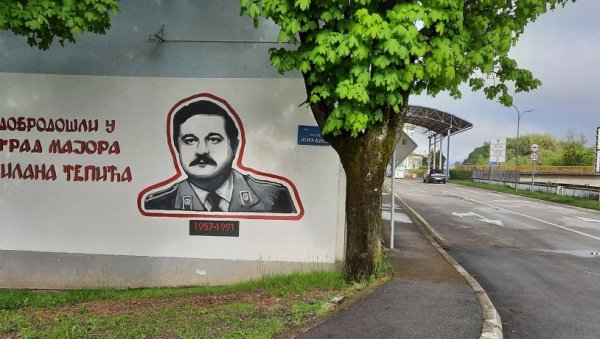 МАЈОРУ ТЕПИЋУ ИМЕ НАПИСАНО НА ЛЕЂИМА: Проблем у Парку народних хероја у Козарској Дубици
