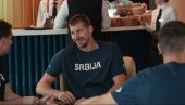ОКУПИЛИ СЕ КОШАРКАШИ СРБИЈЕ: Никола Јокић насмејан стигао у репрезентацију! (ФОТО)