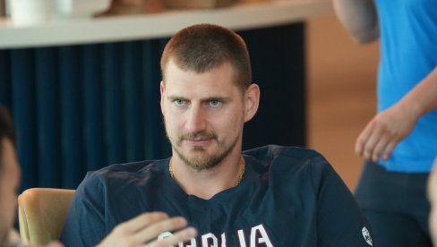 ЈОКИЋ ГЛЕДА И НЕ ВЕРУЈЕ: Саиграч му пљачка Денвер