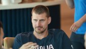 JOKIĆ GLEDA I NE VERUJE: Saigrač mu pljačka Denver