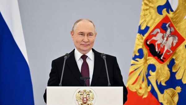 И ТО СЕДАМ ДАНА УНАПРЕД: Путин честитао Белорусима Дан независности, па поменуо рат против нациста раме уз раме