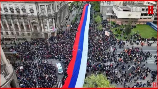 ЗА НАШУ СРБИЈУ! Жена која је шила највећу тробојку за скуп Србија наша породица открива: Кројили смо је и дан и ноћ