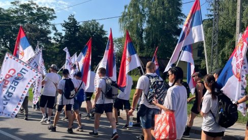 СРБИЈА ЈЕДНА ПОРОДИЦА: Реке људи кренуле ка престоници на скуп 27. јуна - Смедеревска Паланка, Сремска Митровица, Вогањ... (ВИДЕО)