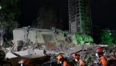 ПОТРЕСНО: Спасилачке екипе још увек чују људе живе заробљене испод рушевина у Венецуели