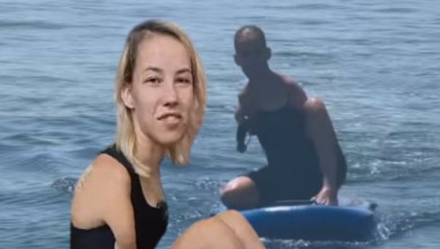 ДЕВОЈКА СА КРИЛИМА УЧИ ДА СУРФУЈЕ: Поново одушешвила свет својом упорношћу - Незаустављива... (ВИДЕО)