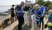 ЧИШЋЕЊЕМ ОБАЛЕ ОБЕЛЕЖЕН ДАН ДУНАВА У СМЕДЕРЕВУ: Са младима у акцији градоначелница и директор Србијаводе