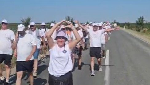 VELIČANSTVENE SCENE UOČI SKUPA U BEOGRADU: Reke ljudi pešače ka prestonici uz jasnu poruku Srbija pobeđuje (VIDEO)