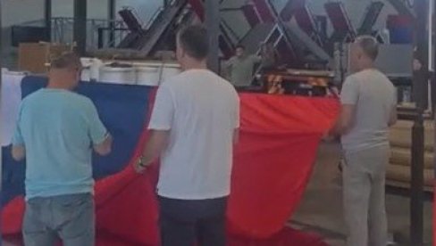 ПОСЛЕДЊЕ ПРИПРЕМЕ: Највећа српска тробојка икада појавиће се на скупу „Србија, једна породица“ (ВИДЕО)