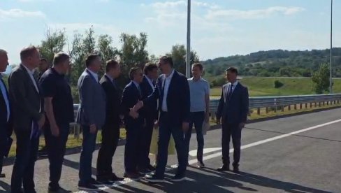 ЦЕЛА ДЕОНИЦА ДИГИТАЛИЗОВАНА Вучић на отварању деоница аутопута Адрани-Прељина