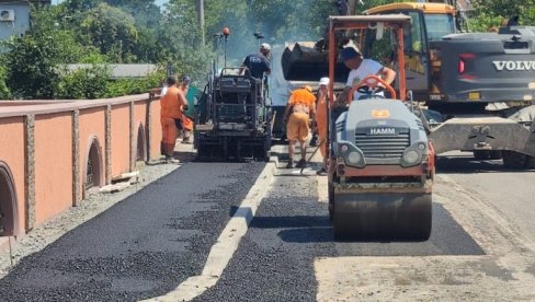 ZA BEZBEDNIJE KRETANJE PEŠAKA: Novi trotoari u Klupcima kod Loznice