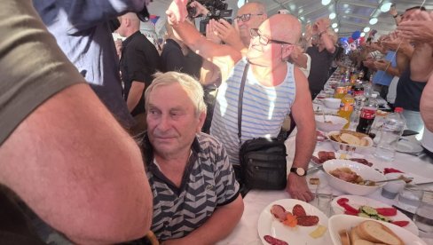 BILO JE I SUZA! Deka zaplakao kad je ugledao predsednika Vučića (FOTO)