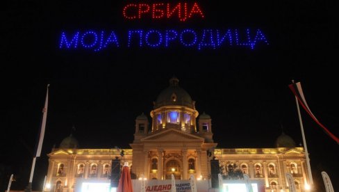 DRON ŠOU ISPRED SKUPŠTINE: Srbija jedna porodica (VIDEO)