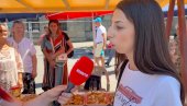 ВУЧИЋ ЈЕ ОД ГРАДА ГЛАДИ, НАПРАВИО СРЕДИШТЕ РАШКОГ ОКРУГА: Краљевчанке у знак захвалности припремиле послужење за грађане на скупу (ВИДЕО)