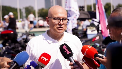 VUČEVIĆ: Blokaderi istovremeno prezire i dive se Vučiću
